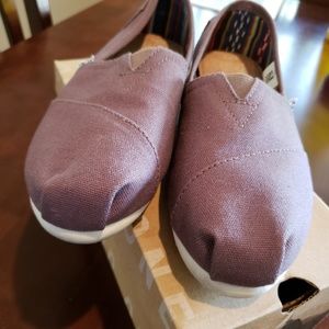 Item # 115/ Women's Tom's shoes / size 6.5 /
